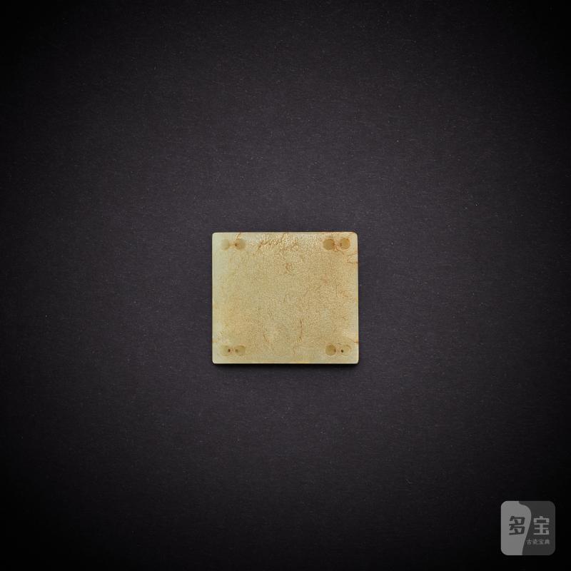 A white jade 'musician' plaque, Liao dynasty | 遼 白玉伎樂紋帶板 - 图2
